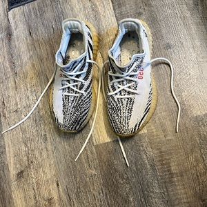 Yeezy boost 350 zebra size 9.5